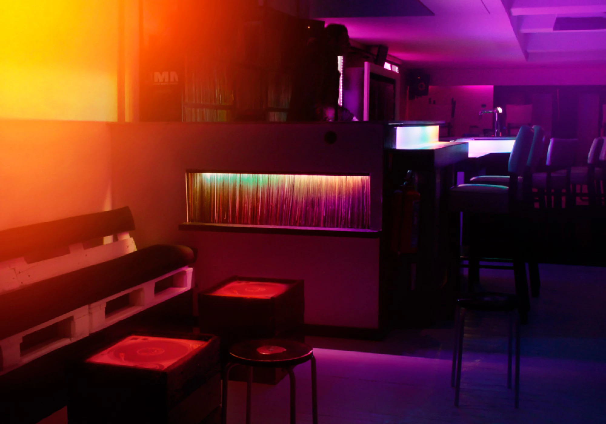 Foto van The Long Play Bar