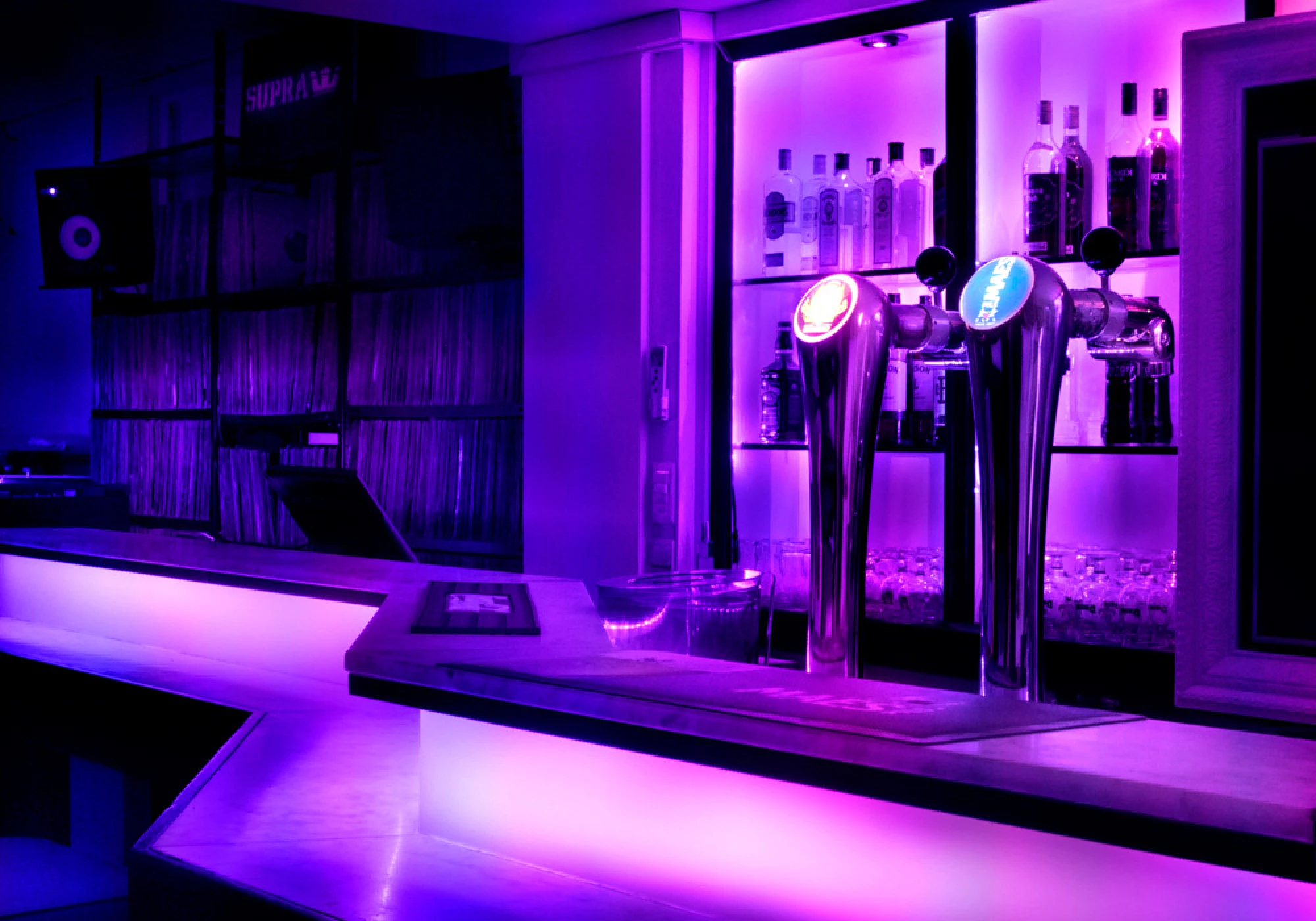 Foto van The Long Play Bar